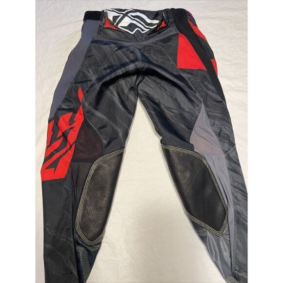 MEN'S FLY RACING KINETIC RELAPSE MOTORCROSS BLACK & RED PANTS. 28s - Picture 3 of 16